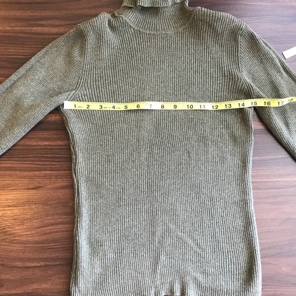 Gap • Olive Green Ribbed Turtleneck - Picture 6 of 8